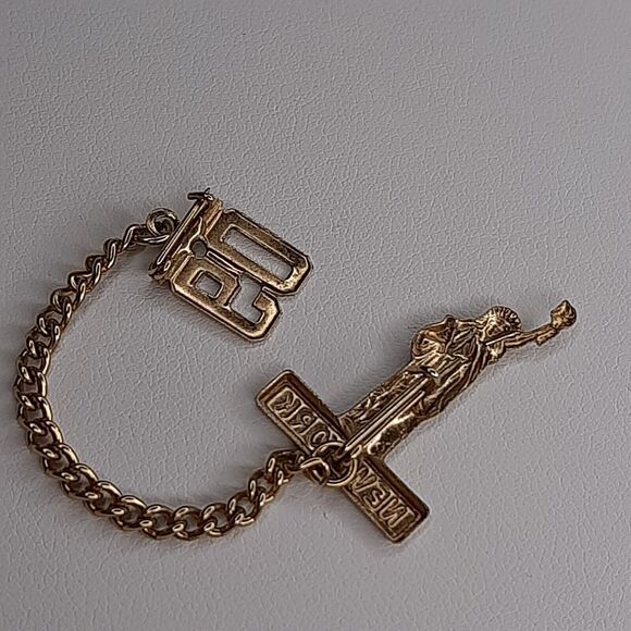 Vtg 14k plated Statue of Liberty 60 Pin Brooch New York Souvenir Blue 1960 Chain - Picture 6 of 7